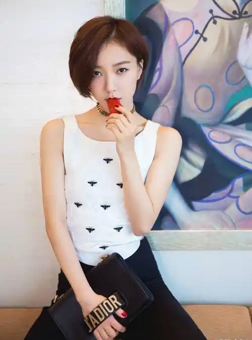 有一种"胖"叫王珞丹,明明肚子上赘肉明显,网友却说喜欢!