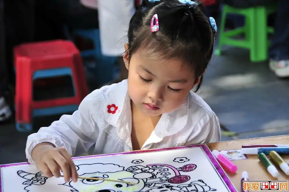 如何引导孩子学画画