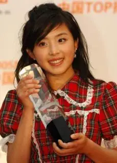 张含韵一出道就有这么高的起点也是非常幸运的.