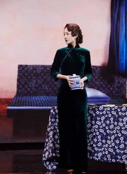 王鸥的旗袍造型解析旗袍作为东方女性的传统服饰,穿在不同的人身上