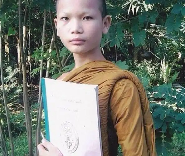 泰国最火内衣模特本是男儿身还曾剃度当6年和尚现成秀场常客