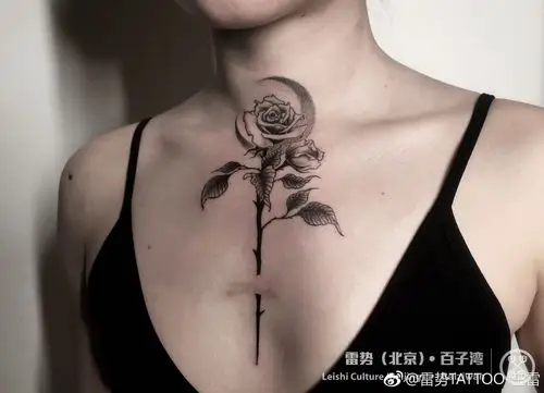 胸口黑灰newschool月亮玫瑰纹身图案