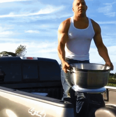 泼水搞笑逗逼雷人gif动图_动态图_表情包下载_soogif