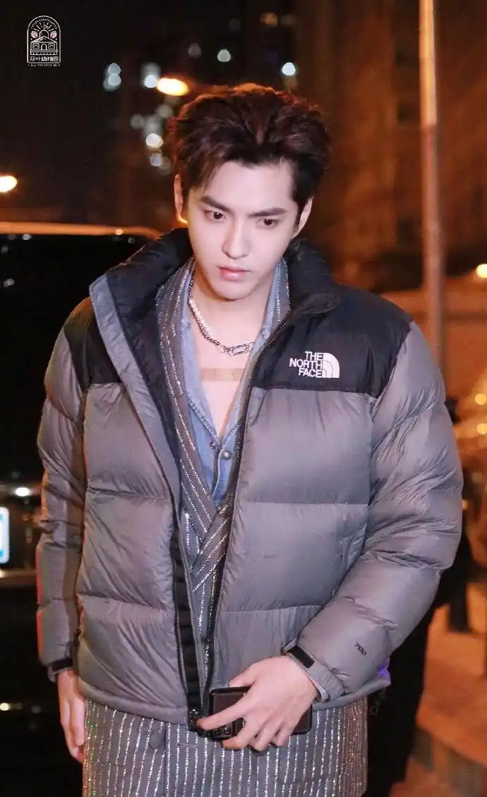 行走的荷尔蒙!吴亦凡路透怼脸拍颜值能打