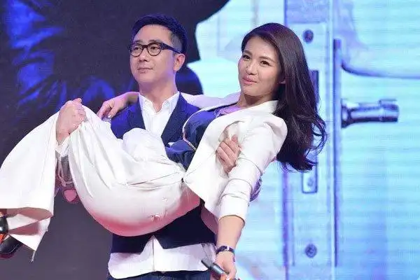 王自健被老婆打是真的吗离婚后现任妻子是谁