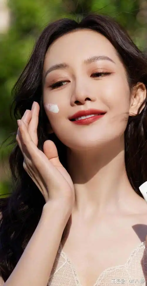 王鸥这是个可以魅惑帝王的女人皮肤保养的确实很好嘴唇诱惑