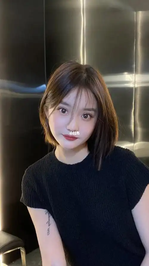 减龄短发|显白发色_染发_接头发_发色_短发_减龄_显白_发型_鱼子酱