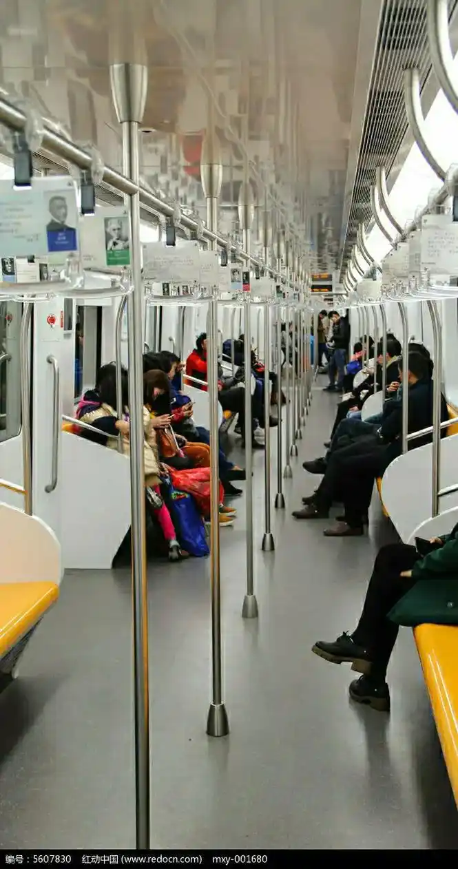 地铁随拍 #每个人都在奔赴各自不同的人生 #在平凡日子里热爱生活