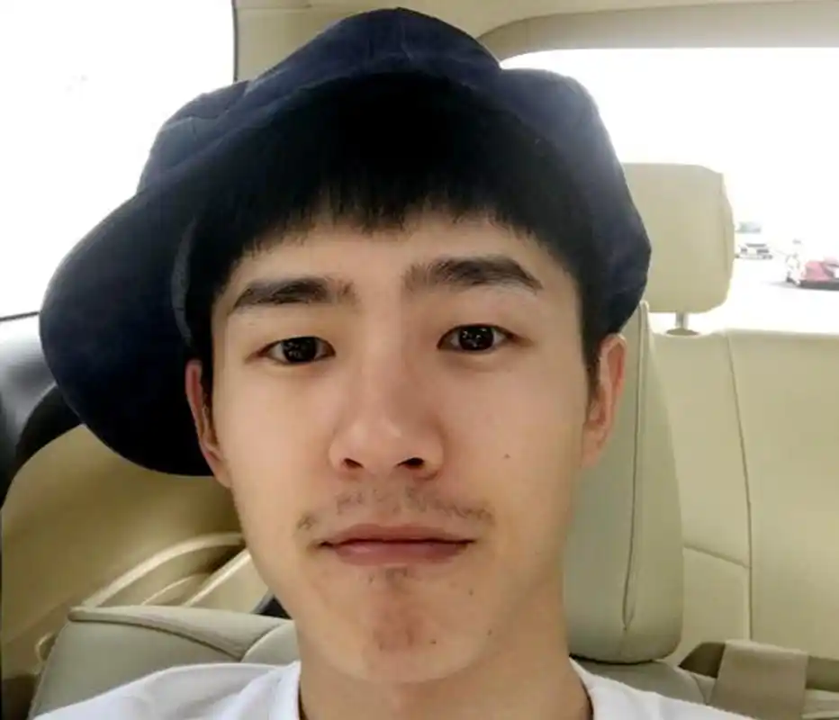 明星自拍哪家强?彭于晏拍鼻孔,范爷"女王蔑视",就服林更新!