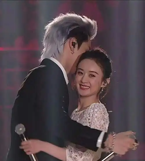 怎么看待在跨年晚会上吴亦凡拥抱赵丽颖? - 知乎