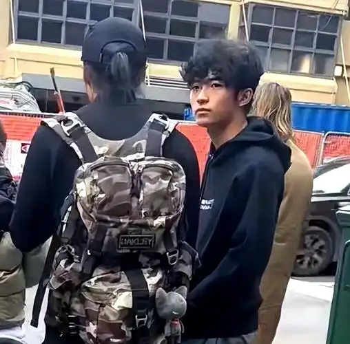 谢霆锋与张柏芝都在澳洲陪儿子度假距离一家团聚不远了吧