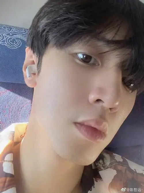 素颜怼脸照都这么帅帅哥不愧是帅哥,好羡慕