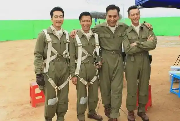 谢霆锋,刘烨帅,陈伟霆,另外一位帅哥是谁呢?