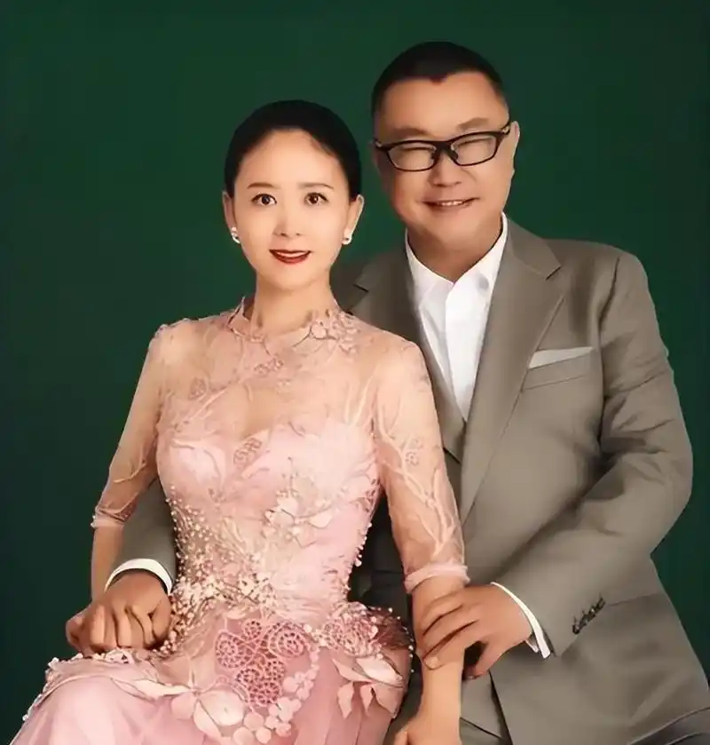 尹相杰与肖洋:娱乐圈里的不完美爱情与人生的华丽转身 尹相杰,一位