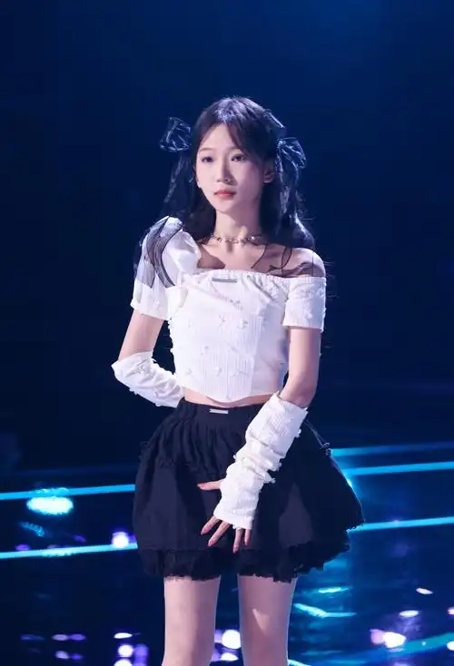 女,山东人,毕业于中国传媒大学,《中国好声音2022》学员