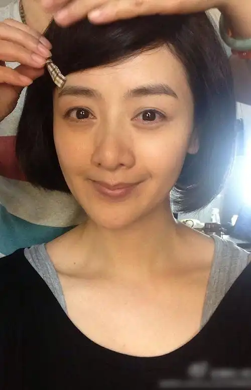 如今的李佳璘依旧从事演艺事业,说来也奇怪,当时在《上错花轿嫁对郎》