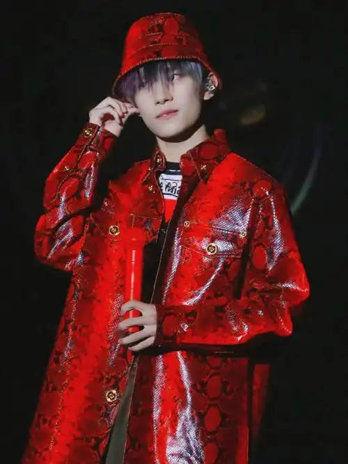 易烊千玺18岁成人礼造型回顾ing