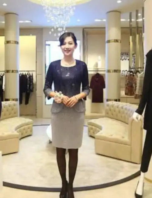 她是知名女主持,全上海嫁得最好的女人,网友:老公身家近千亿!