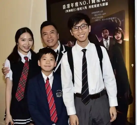 甄子丹儿子女儿命运差太多,女儿生日全家庆祝,大儿子显孤单