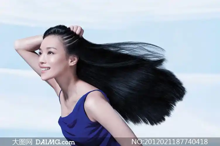 有着乌黑秀发的美女高清摄影图片