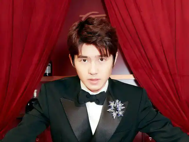 24岁的刘昊然都开始演爸爸了中生代女演员们还在演少女吗