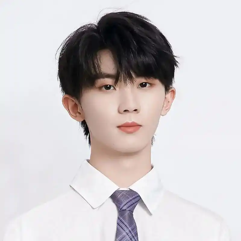 《关于马嘉祺超话头像没挂件》今天我点开微博超话签到发现其他兄