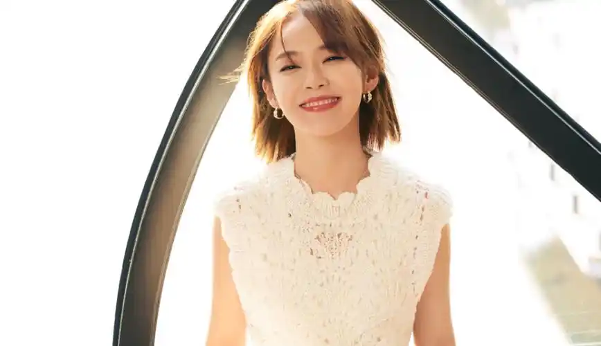 撮合妈妈和继父,背靠舅舅的资源,35岁的张佳宁依然可以活成少女_腾讯