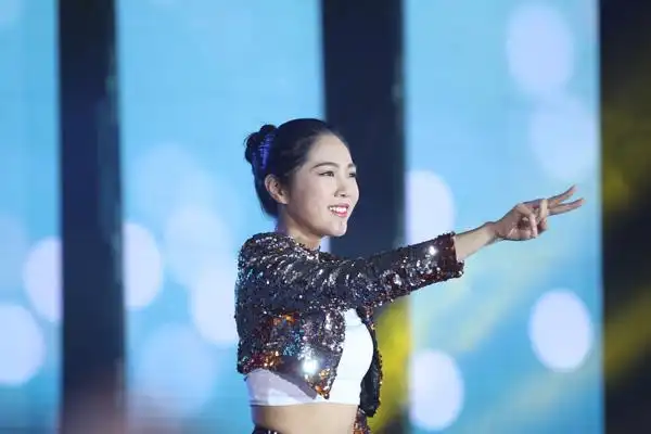 聋哑人怎么会说话?蕾欧娜在直播时常常要回答观众提出的这个问题.