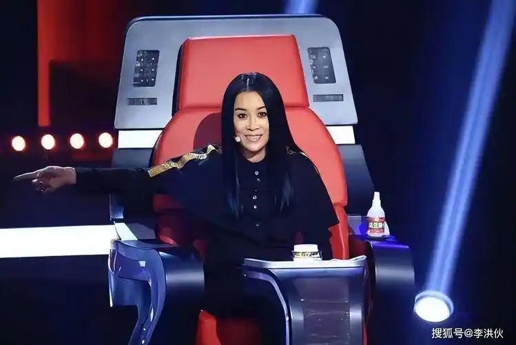 原创那英无滤镜近照曝光衰老痕迹明显隐身一年有复出迹象