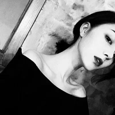 超拽霸气的女生头像