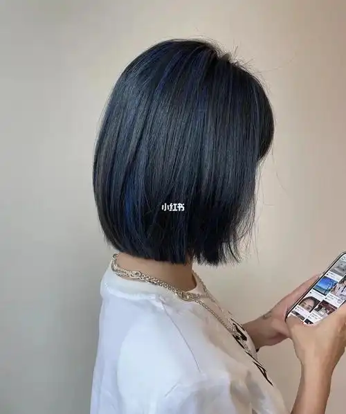 夏天让头发的颜色炫起来灰蓝色汝州染发