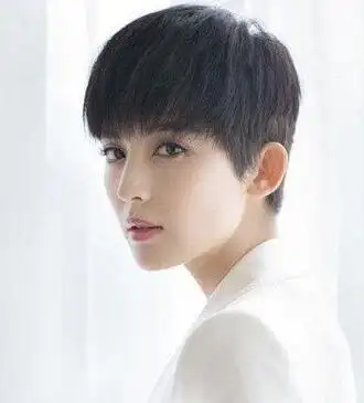 女生清新露耳短发如何打理