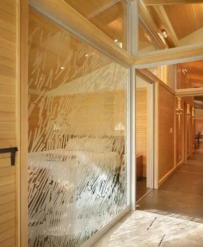 公用玻璃隔断墙装修效果图