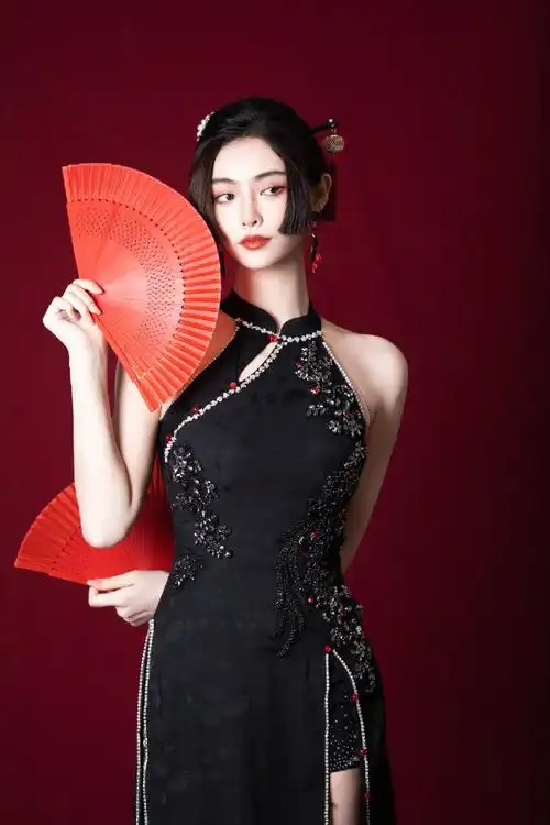 许佳琪红扇旗袍造型##许佳琪好像漫画里的人