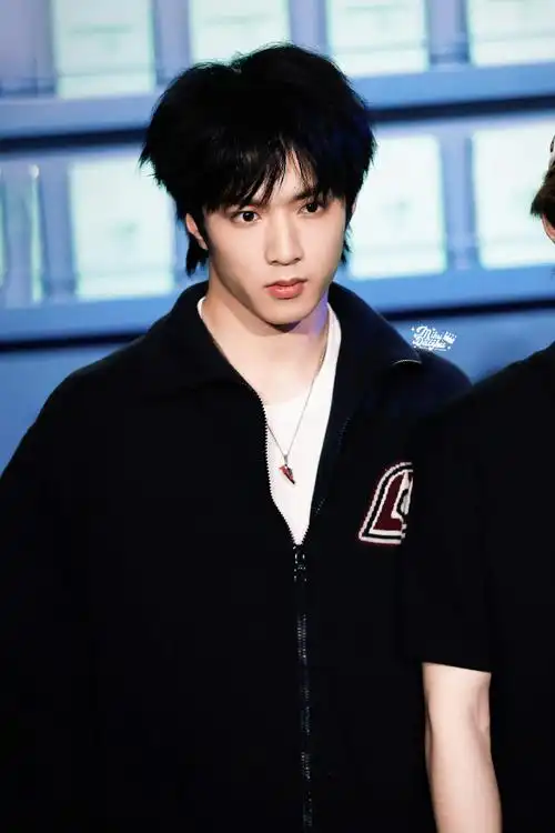 时代少年团lv快闪造型##刘耀文微分碎盖刘海##时代少年团拍摄路透