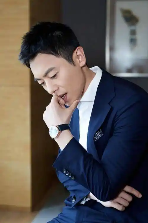 朱亚文爱了她9年,付出了最好的青春,分手后娶了陈思诚前女友_潘禹彤