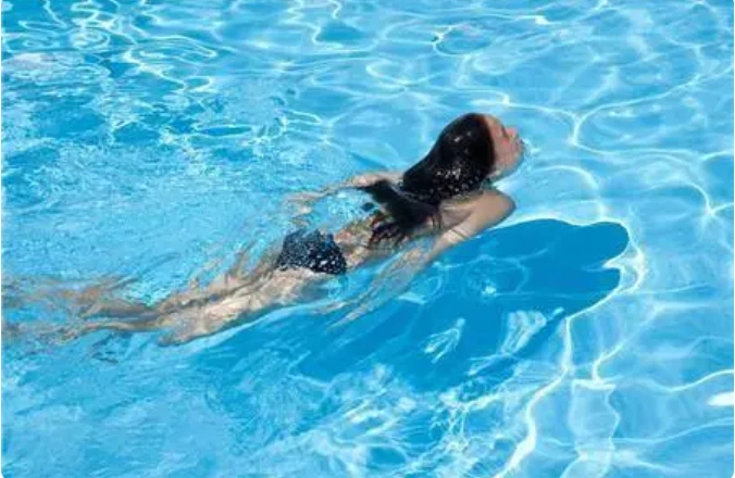 原创女游泳运动员比赛时正好是生理期怎么办解决方法令人心疼