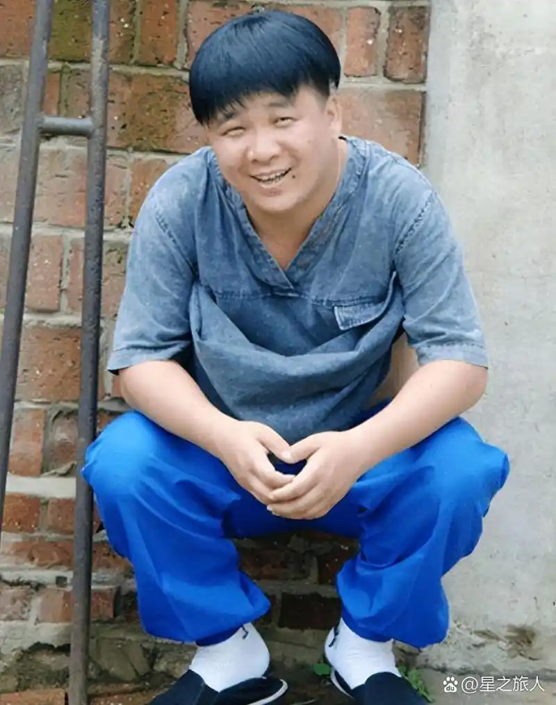 孙小宝的"落寞史" 孙小宝是一位二人转演员,曾经在东北三省风头无两