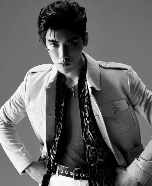 王子异时尚杂志四月刊封面造型突破作品引期待