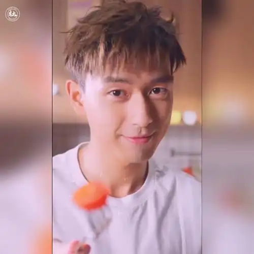 奶萌奶萌的李现童靴