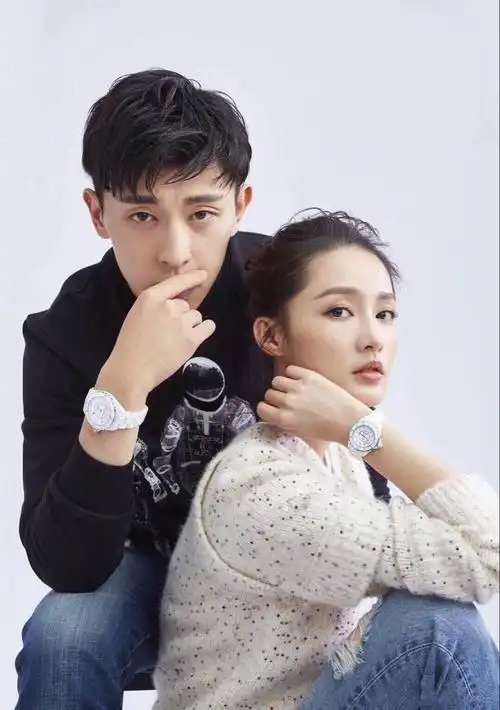 李沁和邓伦合体撒糖拍写真,却被担心对新剧的播出是否有益
