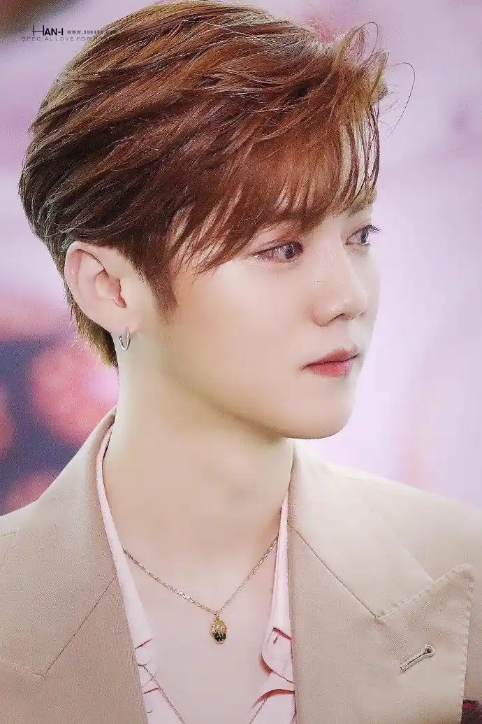 鹿晗新闻210510鹿晗出席gucci活动展现优雅格调金桔鹿子化妆不能分