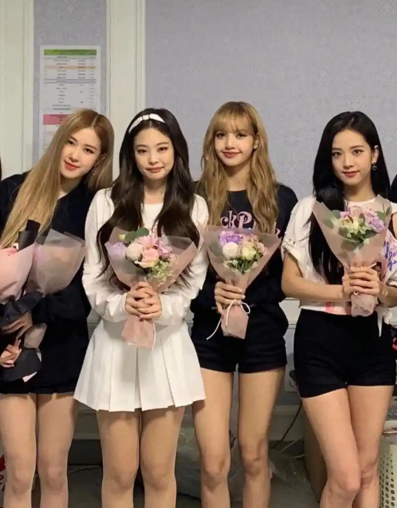 7815black pink7815 我这里有很多blackpink的神图,会分几期