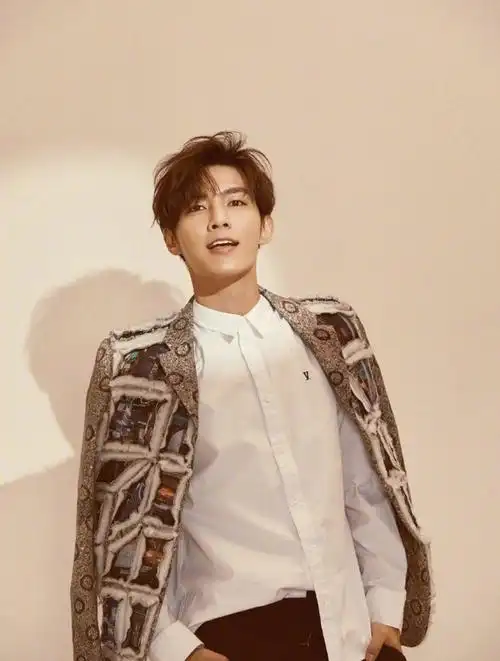 炎亚纶帅气养眼时尚写真图片,炎亚纶图片-第5图