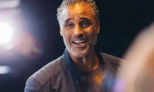 nba那些隐藏的另类高手,库里一哥高尔夫高手,詹皇ai橄榄球高手_保罗