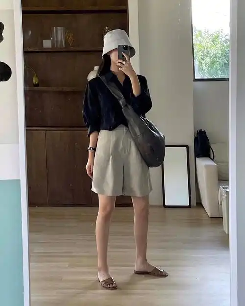 韩国ins博主的每日对镜穿搭自拍记录简约文艺的风格好喜欢