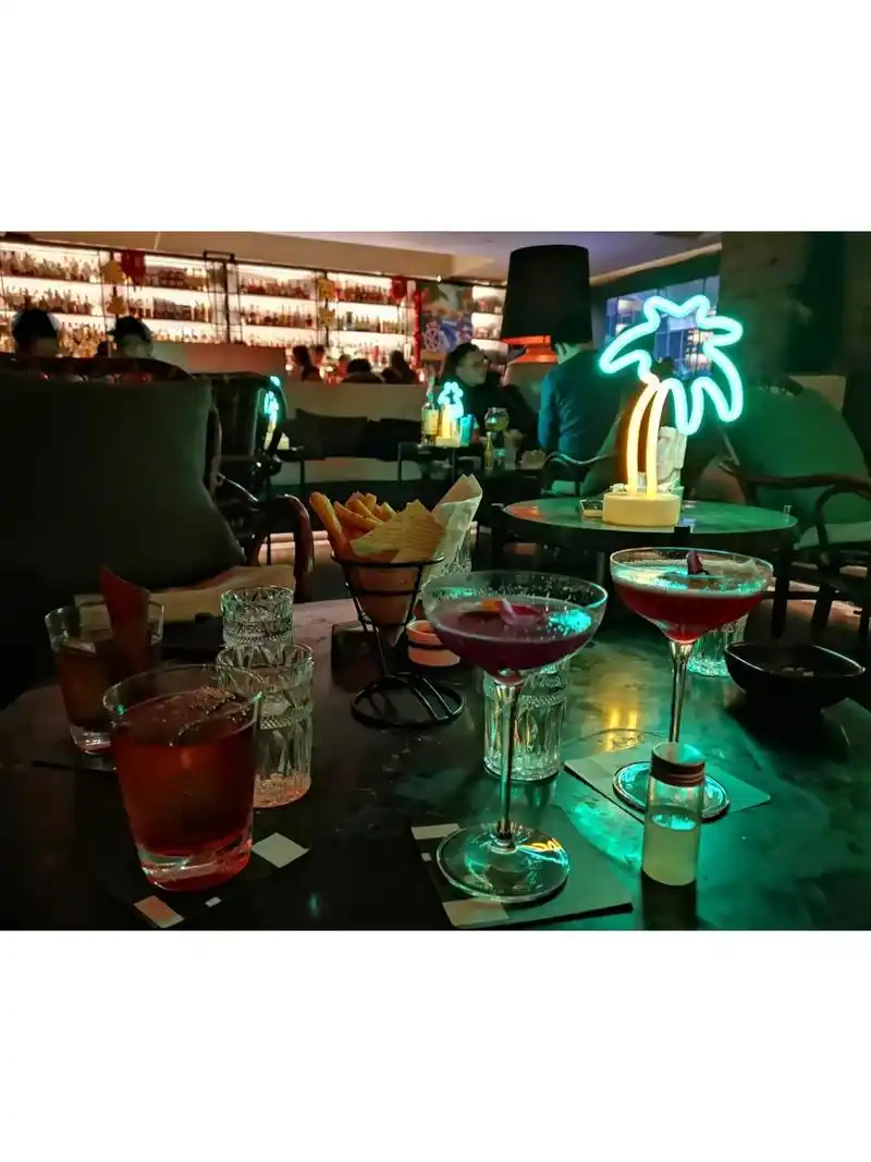 这家酒吧叫flavor tiki,在九街,很好找,chaos旁边,这家基酒只有朗姆