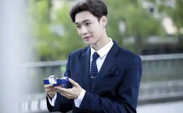 张艺兴参加《我是唱作人2》,被问择偶标准,网友:太简单了_节目_歌曲