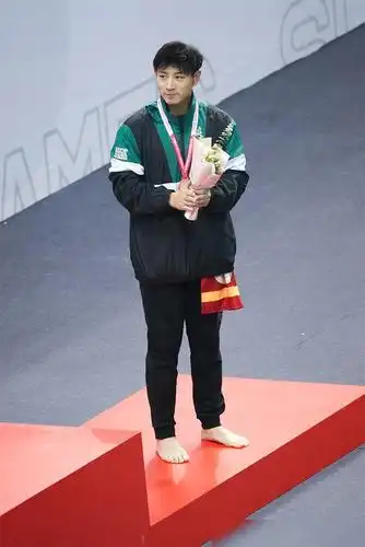 高晓攀超新星运动会斩获季军实力拼搏诠释生而为赢