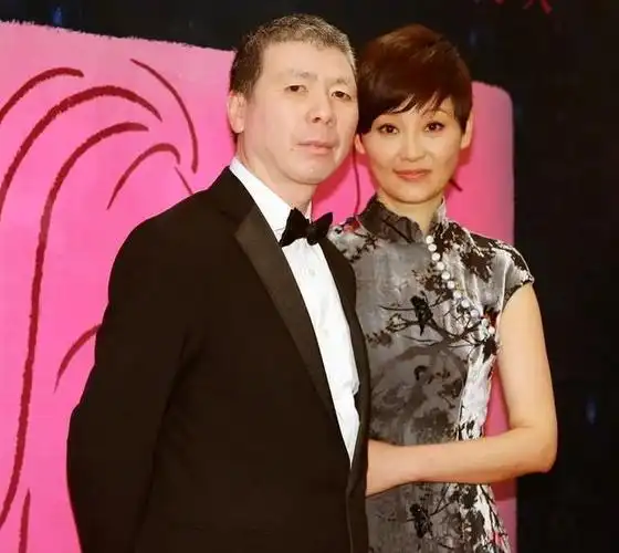 盘点被名导娶走的8位女星,个个年轻貌美,年龄最大的相差31岁